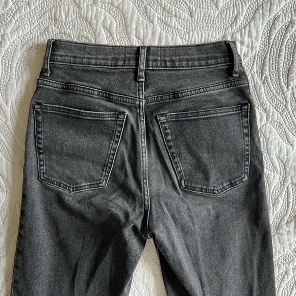 Everlane - The Cheeky Jean - High Rise - Washed Black - Picture 5 of 10